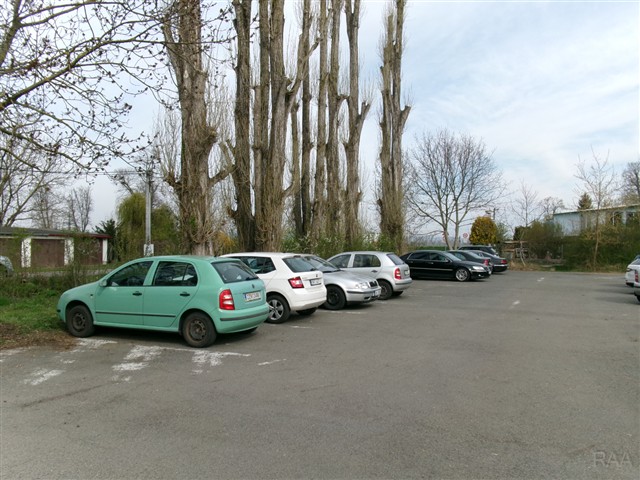 parkoviště u domu [21/36]